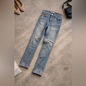 Levi’s 721 High Rise Skinny Light Wash Women's Jeans 28 x 30